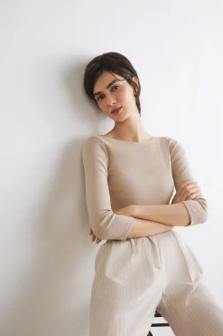 Maglia con scollo a barchetta
