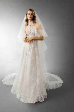 Velo in tulle con balza