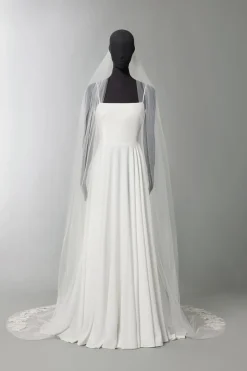Velo in tulle ricamato