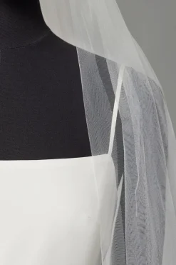 Velo in tulle ricamato